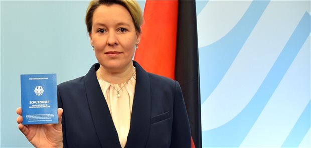 Giffey: „Genitalverstümmelung ist schlimme Menschenrechtsverletzung“ Bundesfamilienministerin Franziska Giffey (SPD) stellte am Freitag einen Schutzbrief vor, der junge Frauen vor Genitalverstümmelung schützen soll.