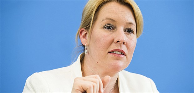 Familienministerin gegen höhere Pflegebeiträge für Kinderlose Bundesfamilienministerin Franziska Giffey ist will keine erhöhten Pflege-Beiträge für Kinderlose.