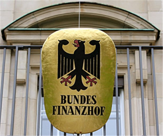 Regierung setzt sich über Urteil hinweg Bundesfinanzhof vs. Politik: Kosten des Erststudiums sind absetzbar, so das Gericht. Für den Finanzausschuss sind sie hingegen keine Werbungskosten.