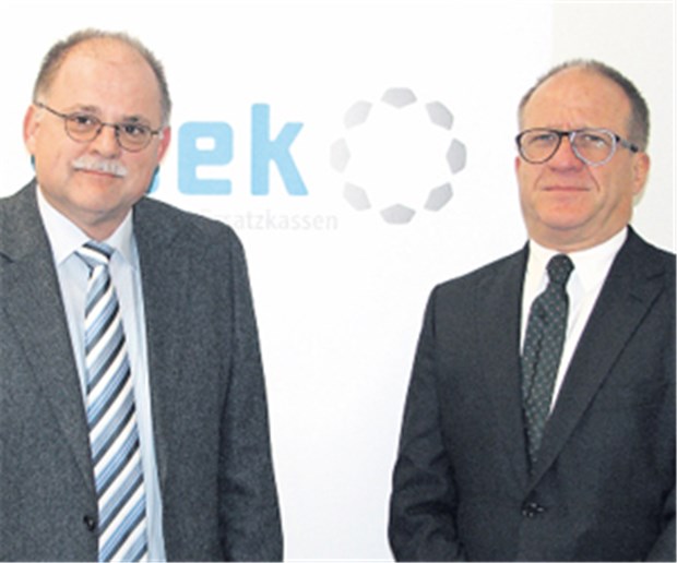 Beratung statt Regress im Südwesten Bundesgesetzgeber hat von Baden-Württemberg gelernt: Walter Scheller (li.) vom Ersatzkassenverband und KV-Chef Dr. Norbert Metke.
