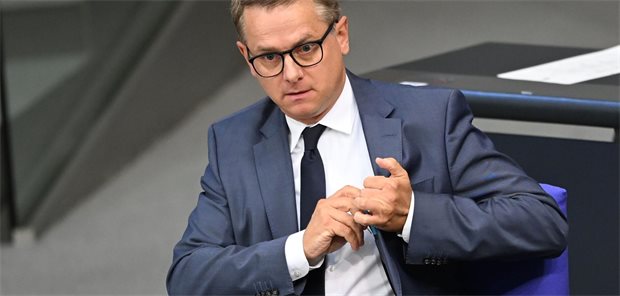 Das Bild zeigt den neuen Bundesgesundheitsminister Dr. Carsten Linnemann im Bundestag