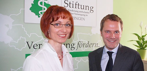 KV-Praxis ist Notlösung Bundesgesundheitsminister Daniel Bahr beim Besuch der neuen KV-Praxis mit Hausärztin Kristin Hoyer.