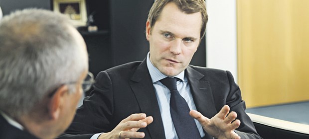 Bahr: "Mehr Geld für Ärzte als Arzneien" Bundesgesundheitsminister Daniel Bahr im Gespräch mit Helmut Laschet von der "Ärzte Zeitung".
