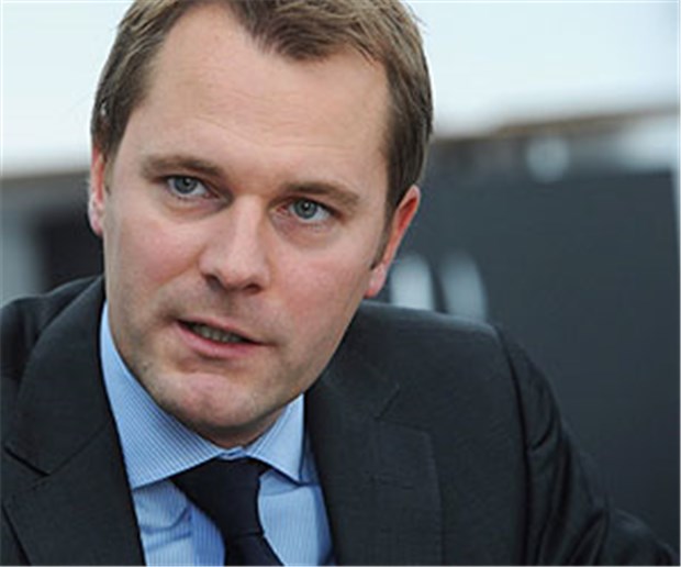 Bahr begrüßt schrittweises Vorgehen bei der E-Card Bundesgesundheitsminister Daniel Bahr will bis Ende des Jahres 50 Millionen Versicherte mit der E-Card ausstatten.