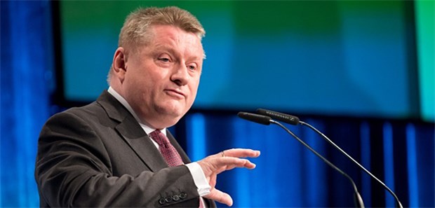 Gröhe mahnt vor Wechselfieber Bundesgesundheitsminister Hermann Gröhe appelliert an die GKV-Patienten, zur Beurteilung der Krankenkasse nicht nur auf den Preis zu schauen.