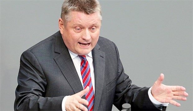 Pflegereform passiert den Bundestag Bundesgesundheitsminister Hermann Gröhe rührte bei der ersten Lesung im Bundestag die Werbetrommel für die Pflegereform.