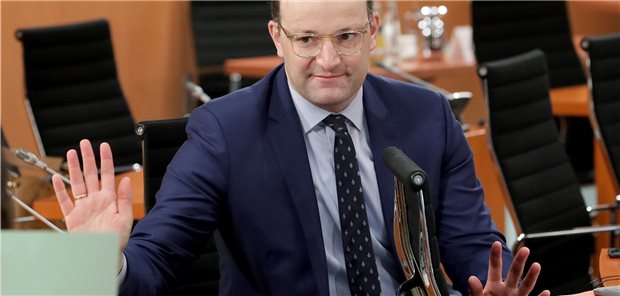 Kabinett billigt Spahns zweites Corona-Pandemie-Paket
Bundesgesundheitsminister Jens Spahn (CDU) im Bundeskabinett: „Wir wollen Corona-Infizierte künftig schneller finden, testen und versorgen können.“