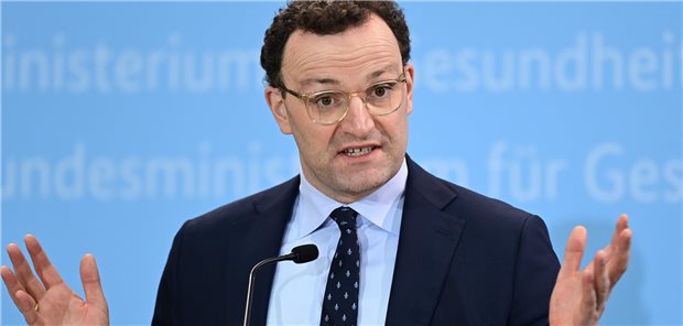 Spahn plant weitere Corona-Prämie für Klinikmitarbeiter Kündigte am Montag eine weitere Corona-Prämie für Beschäftigte in Krankenhäusern an: Bundesgesundheitsminister Jens Spahn (CDU).