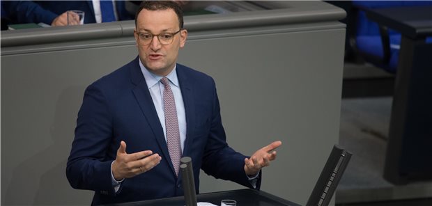 Spahn will Eigenanteil für stationäre Pflege auf 700 Euro deckeln Bundesgesundheitsminister Jens Spahn am 1. Oktober im Deutschen Bundestag