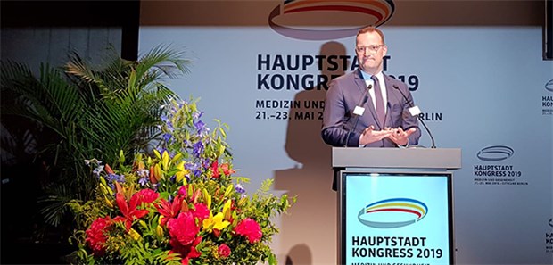 Schmerzmittel per Drohne, Roboter auf Kassenkosten Bundesgesundheitsminister Jens Spahn bei der Eröffnung des Hauptstadtkongresses: Er sieht bei der Digitalisierung des Gesundheitswesens Deutschland in einem Systemwettbewerb ndash; auch mit China.