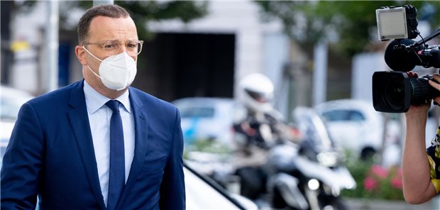 Spahn bringt Corona-Drittimpfung für alle ins Spiel Bundesgesundheitsminister Jens Spahn denkt über ein Angebot für Auffrischungsimpfungen für alle nach.