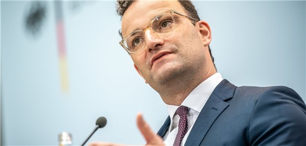 Spahn will im Gesundheitswesen mehr auf SARS-CoV-2 testen Bundesgesundheitsminister Jens Spahn erklärt die neue Teststrategie.