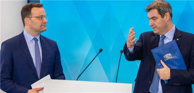 Bayern legt bei Katastrophenschutz nach Bundesgesundheitsminister Jens Spahn (l, CDU) und der bayerische Ministerpräsident Markus Söder (CSU) geben nach der Krisensitzung des bayerischen Kabinetts am Dienstag eine Online-Pressekonferenz.