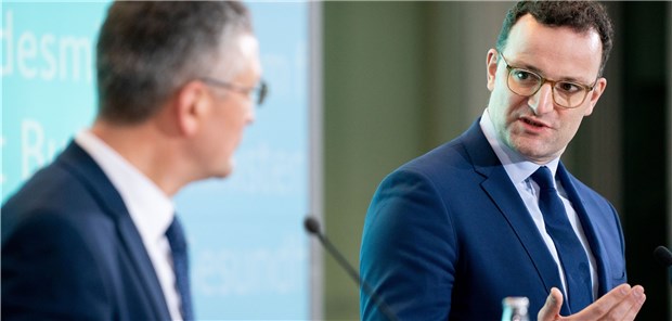 Spahn und RKI legen Aktionsplan vor Bundesgesundheitsminister Jens Spahn (r.) und Professor Lothar H. Wieler, Präsident des Robert Koch-Instituts, warnen vor Panickmache.