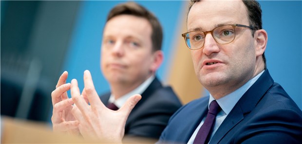 Mittels Agentur schneller in den Pflege-Job Bundesgesundheitsminister Jens Spahn (r.) und Tobias Hans (CDU), Ministerpräsident des Saarlandes, wollen die Zulassungszeiten für Pflegekräfte aus dem Ausland drastisch verkürzen.