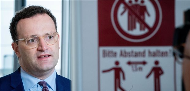 Gesundheitspolitiker wollen mehr Einfluss auf ÖGD Bundesgesundheitsminister Jens Spahn sprach sich in der Bundestags-Beratung dafür aus, in den Krankenhäusern und Pflegeeinrichtungen mehr zu testen, da sich dort die Coronavirus-Infektionsrisiken konzentrierten.