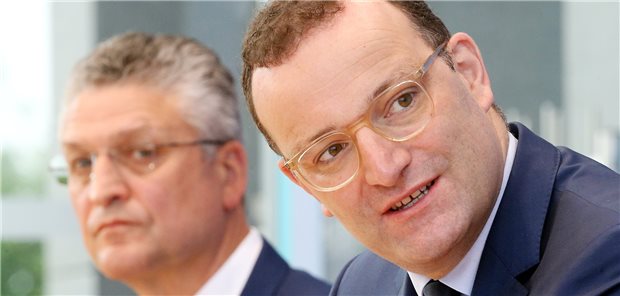 Spahn: Auffrischungsimpfungen verhindern neue Corona-Todesfälle in Heimen Bundesgesundheitsminister Jens Spahn und RKI-Chef Professor Lothar Wieler rufen zur Impfung gegen COVID-19 auf.
