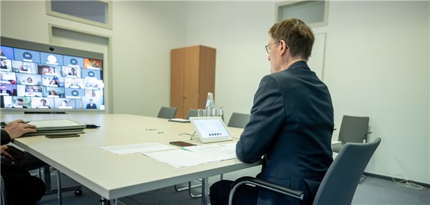 Vertrauliche Protokolle: Was der Corona-Expertenrat Lauterbach empfahl Bundesgesundheitsminister Karl Lauterbach (SPD) bei einer Videokonferenz des Expertenrats der Bundesregierung zur Corona Pandemie Anfang Januar 2022.