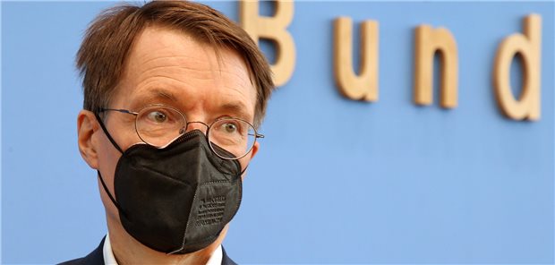 Lauterbach zu Corona-Herbst: Es stehen schwierige Zeiten bevor Bundesgesundheitsminister Karl Lauterbach erwartet im Herbst einen Anstieg der Infektionszahlen (Archivfoto).