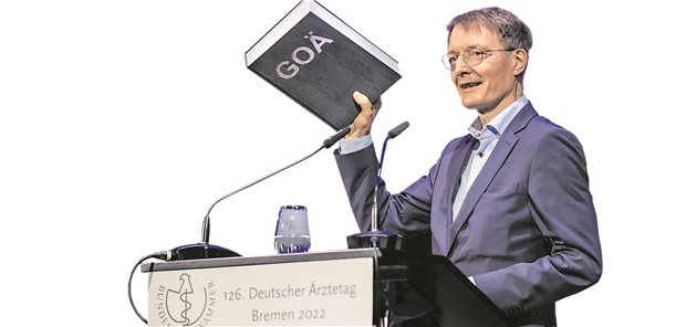 Was wird aus der GOÄ-Novelle? Unionsfraktion bohrt nach Bundesgesundheitsminister Karl Lauterbach mit dem Entwurf der neuen GOÄ beim Deutschen Ärztetag im Mai in Bremen. Die Unionsfraktion im Bundestag will wissen, was der Minister mit diesem Konvolut anzufangen gedenkt.