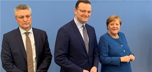 Merkel: „Es geht ums Zeit gewinnen!“ Bundeskanzlerin Angela Merkel äußerte sich auf der Bundespressekonferenz zusammen mit Bundesgesundheitsminister Jens Spahn (M.) und RKI-Präsident Lothar H. Wieler zur Corona-Krise.