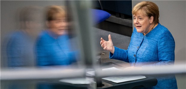 Bundeskanzlerin Angela Merkel spricht bei der Generaldebatte im Deutschen Bundestag.