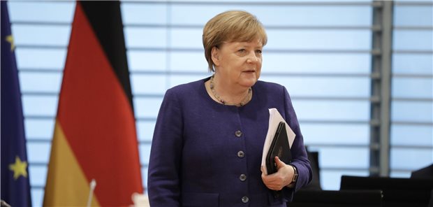 Merkel beharrt auf dem Dreiklang der Alltagsbeschränkungen in der Corona-Krise Bundeskanzlerin Angela Merkel will den Ministerpräsidenten der Neuen Länder klar machen, dass die Bundesregierung am Dreiklang von Abstand, Kontaktbeschränkungen und Hygieneregeln festhalten will.