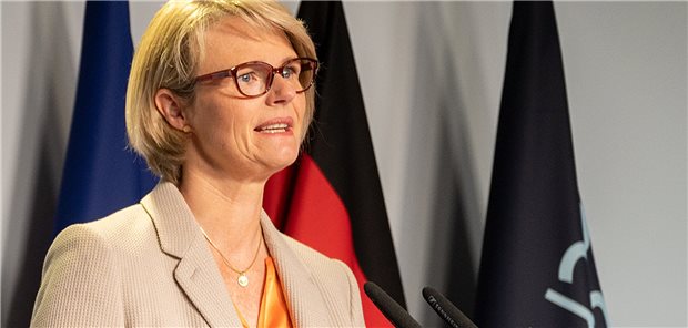 Drei heimische Corona-Impfstoff-Entwickler werden gefördert Bundesministerin Anja Karliczek will drei deutsche Impfstoffhersteller fördern.