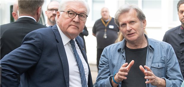 Steinmeier: „Trabert macht auf Lücken im Versorgungssystem aufmerksam“ Bundespräsident Frank-Walter Steinmeier trifft bei seinem Besuch des Vereins „Armut und Gesundheit in Deutschland“ in Mainz auf dessen Vorsitzenden, Gerhard Trabert.