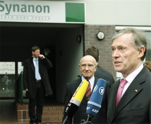 Horst Köhler würdigt Suchthilfe Bundespräsident Köhler informierte sich in Berlin über die Arbeit der nach eigenen Angaben größten Suchthilfe-Einrichtung Synanon.
