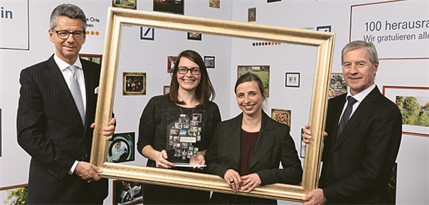 Preis für Projekt, das für Landarzt-Beruf wirbt Bundessieger: Franziska-Antonia Samos (2.v.l.) und Susanne Schnell, "Klasse Allgemeinmedizin - Mentoren für angehende Ärzte". Es gratulieren: Ulrich Grillo, Bundesverband Dt. Industrie (l.), Jürgen Fitschen, Deutsche Bank.