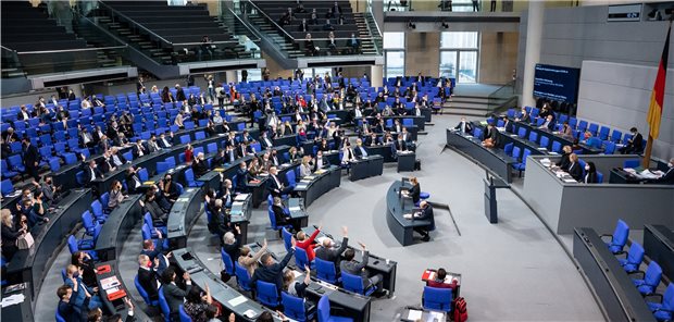 Bundestagsdebatte über allgemeine COVID-Impfpflicht Anfang Januar 7. Sitzung des Bundestags der 20. Legislaturperiode