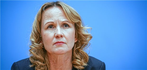 „Ewige Chemikalien“ sollen in EU beschränkt werden Bundesumweltministerin Steffi Lemke (Grüne) will mit vier weiteren EU-Staaten Beschränkungen beim Einsatz von per- und polyfluorierten Alkylverbindungen (PFAS) erreichen.