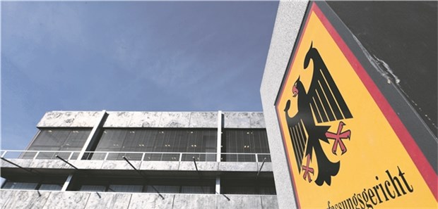 Zwangsbehandlung darf nur letztes Mittel sein Bundesverfassungsgericht in Karlsruhe: Bei der Zwangsbehandlung haben die Richter nun nachgeschärft.