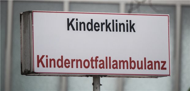 Kinderschutzbund fordert finanzielles Notprogramm für Kinderkliniken Bundesweit haben Kinderkliniken Alarm geschlagen, wegen der aktuellen Welle an Atemwegsinfekten und gleichzeitigen Personalmangels haben sie so gut wie keine Kapazitäten mehr.