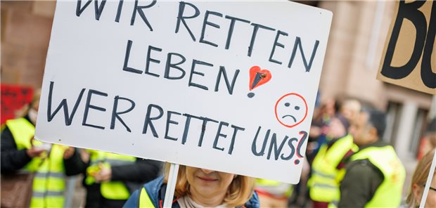 Krankenhausgesellschaft: Tarifabschluss sichert Kliniken Konkurrenzfähigkeit, kostet aber viel Bundesweit haben sich in den vergangenen Wochen viele Klinikmitarbeiter an Warnstreiks im Öffentlichen Dienst beteiligt. Herausgekommen ist dabei ein hoher Tarifabschluss.