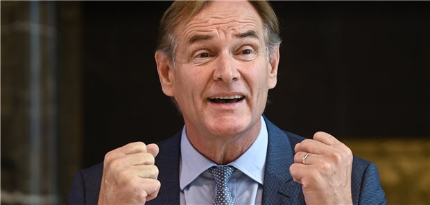 Städtetag will frisches Geld für kommunale Krankenhäuser Burkhard Jung, Leipziger Oberbürgermeister und Städtetagspräsident, ist beim Blick auf die wirtschaftliche Lage der kommunalen Krankenhäuser in Alarmstimmung. (Archivfoto)