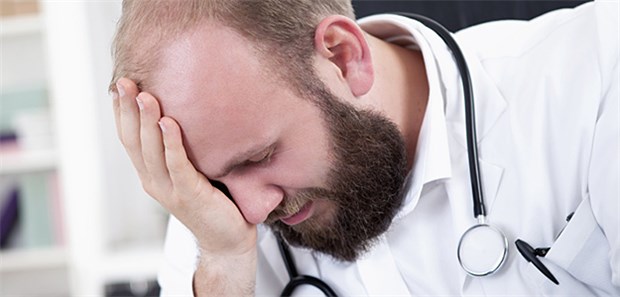 Burnout: Dermatologen und Pathologen fühlen sich am seltensten ausgebrannt, Neurologen und Urologen am häufigsten.