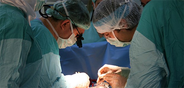 Bypass-Op: Unter ASS war der Blutverlust über die Thoraxdrainage deutlich größer als ohne ASS.