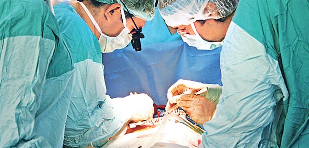 Bypass toppt PCI mit modernen Stents Bypass-Op zur koronaren Revaskulisierung.