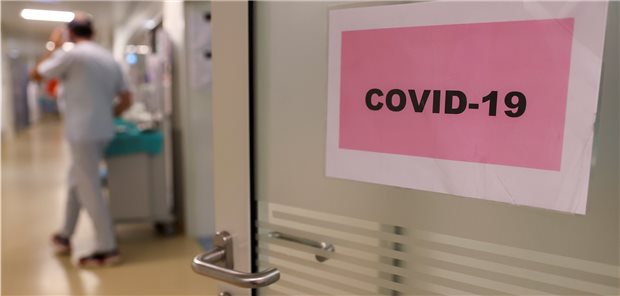 COVID-19-Intensivstation der Leipziger Uniklinik: Die stark gestiegenen Corona-Infektionszahlen machen sächsischen Ärzten aus Klinik und Praxis zu schaffen. 