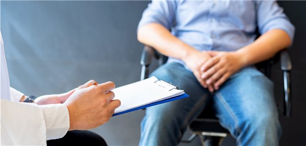 COVID-19 schädigt auch den männlichen Genitalbereich, berichten Urologen.