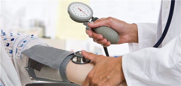 COVID-19 und Hypertonie? Eine Therapie mit RAAS-Hemmern verschlechtert nicht die Prognose, wohl aber die Hypertonie an sich.