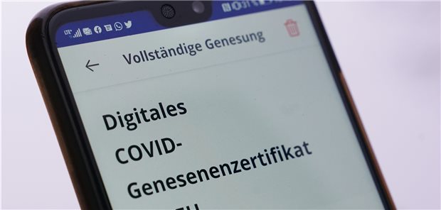 Berliner Gericht: Verkürzung von COVID-Genesenenstatus durch RKI rechtswidrig COVID-Genesenenzertifikat: Die Entscheidung, dass Genesene nur noch knapp drei Monate als geschützt gelten, hat vielfach für Unmut und Unverständnis gesorgt. Ein Berliner Gericht zweifelt nun an, ob das RKI diese überhaupt treffen durfte.