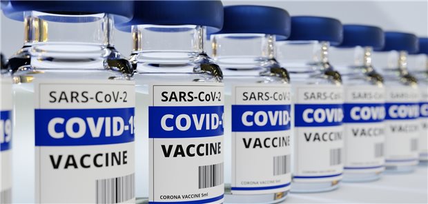 Grünes Licht für Omikron-Impfstoffe COVID-Impfstoffe zum Ausliefern bereit: Millionen Dosen der neuartigen Vakzinen wurden bereits vorproduziert.