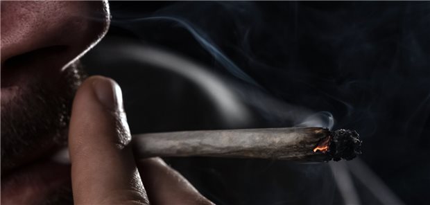 Cannabis wird typischerweise tiefer und länger inhaliert als Zigarettenrauch.