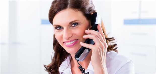 Herzschwäche plus Depression – Teilerfolg der Telefon-Nachsorge „Care Managerin“ instruiert Patienten.