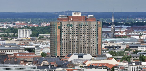 Schuldenbremse blutet Unikliniken aus Charité in Berlin-Mitte: Mit Reichtum ist sie nicht gesegnet, sie soll zur Bundes-Uni werden. Der VUD fordert allerdings noch mehr Anstrengungen.