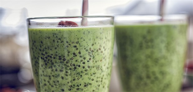 Superfood liegt im Trend Chia-Samen im Smoothie: Der Verkauf der Samen hat im vergangenen Jahr von 756 Tonnen auf 1925 Tonnen zugelegt.