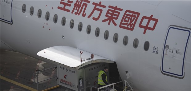 Spahn verschärft Kontrollen für China-Flüge Chinesische Passagiermaschine in Frankfurt.